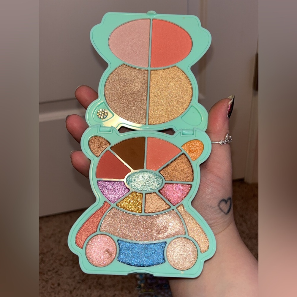 Kimchichic boyfriend eyeshadow palette